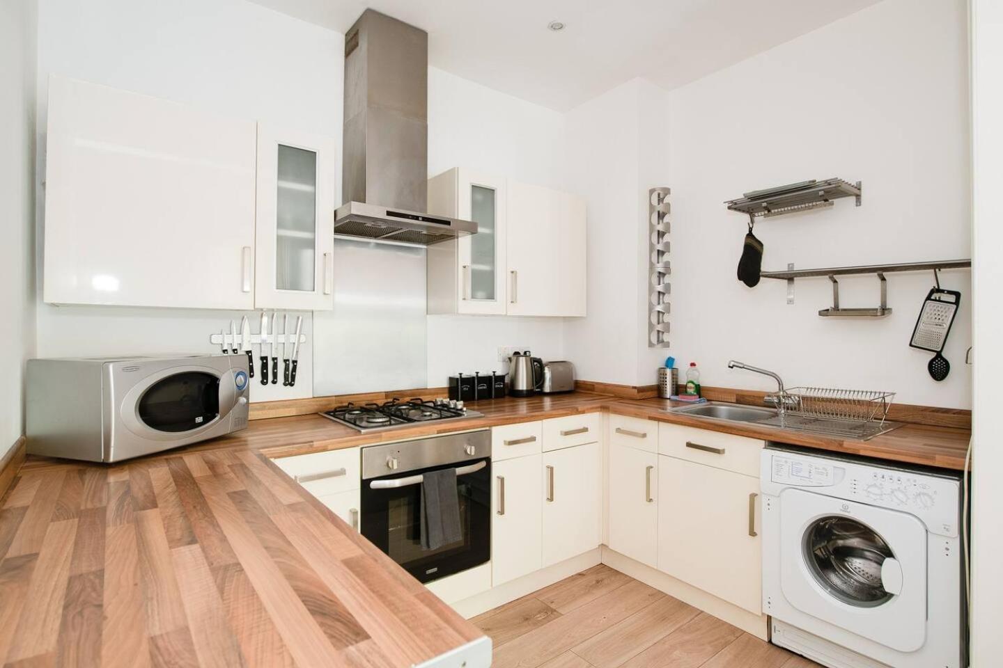 Family Friendly Flat Just Minutes From The Beach! 朴次茅斯 外观 照片