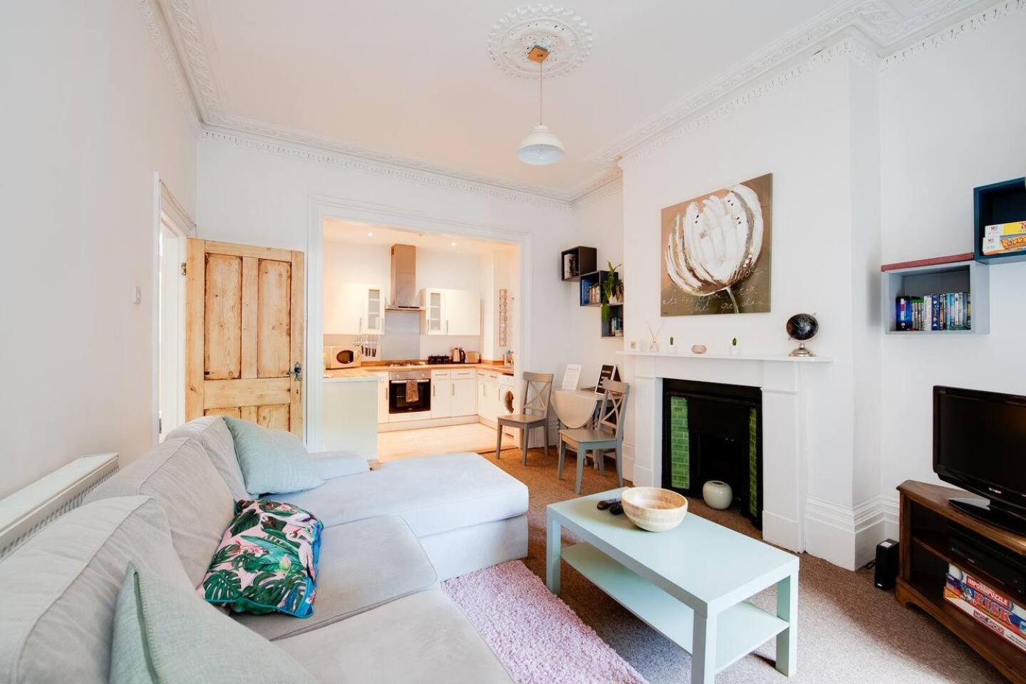 Family Friendly Flat Just Minutes From The Beach! 朴次茅斯 外观 照片